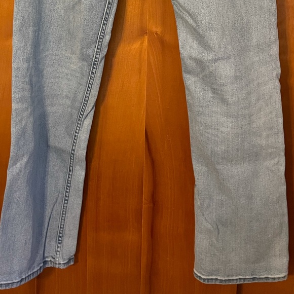Levi’s 514 Straight Light Wash Jeans - Picture 5 of 6
